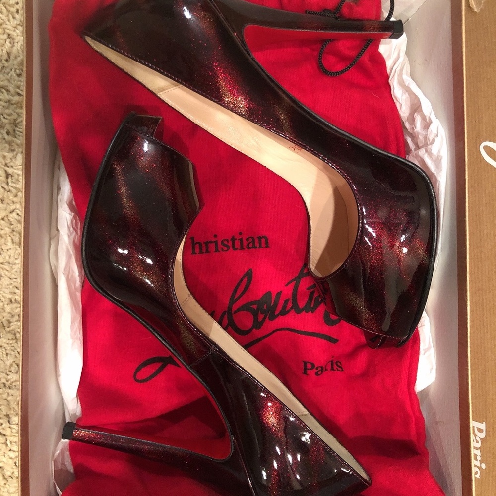 Christian Louboutin peep toe pump